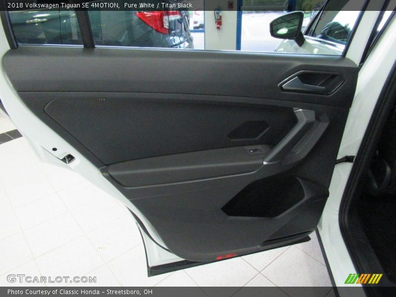 Pure White / Titan Black 2018 Volkswagen Tiguan SE 4MOTION