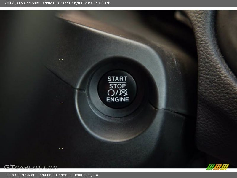 Granite Crystal Metallic / Black 2017 Jeep Compass Latitude