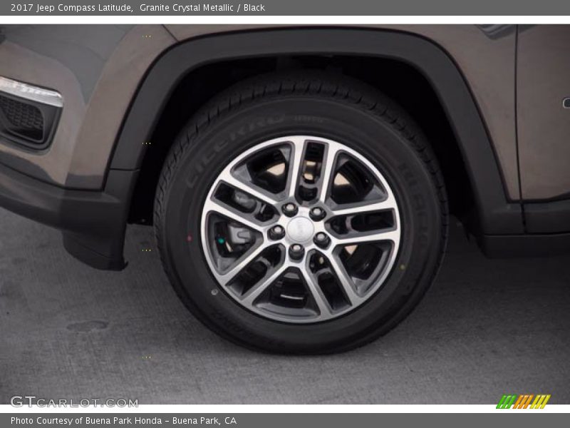 Granite Crystal Metallic / Black 2017 Jeep Compass Latitude