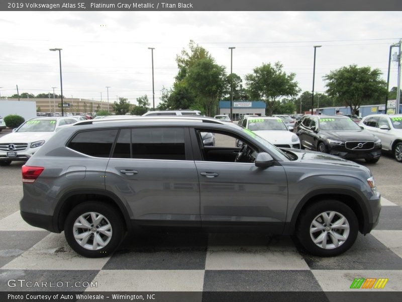 Platinum Gray Metallic / Titan Black 2019 Volkswagen Atlas SE