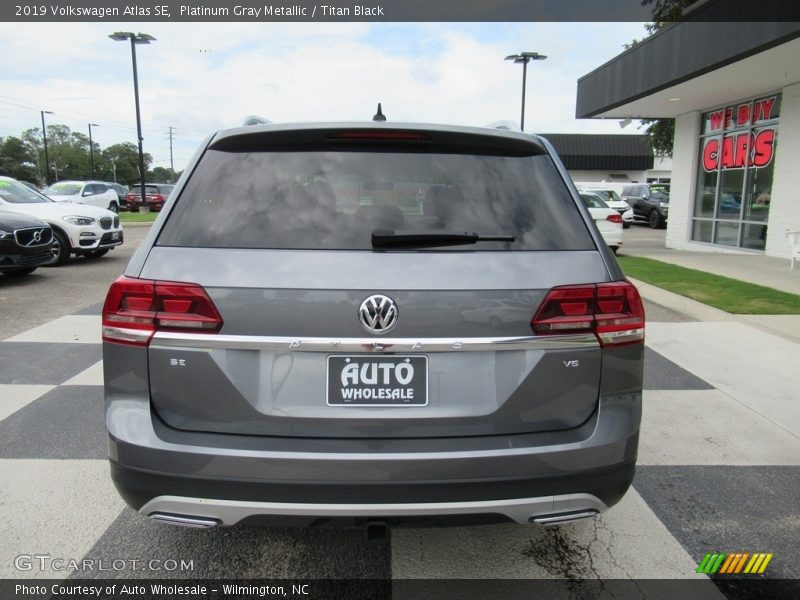 Platinum Gray Metallic / Titan Black 2019 Volkswagen Atlas SE