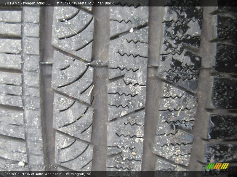 Platinum Gray Metallic / Titan Black 2019 Volkswagen Atlas SE