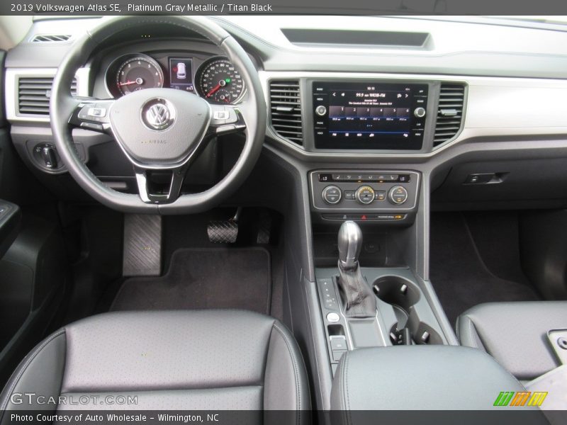 Platinum Gray Metallic / Titan Black 2019 Volkswagen Atlas SE