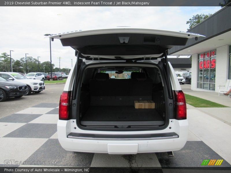 Iridescent Pearl Tricoat / Jet Black/Mahogany 2019 Chevrolet Suburban Premier 4WD