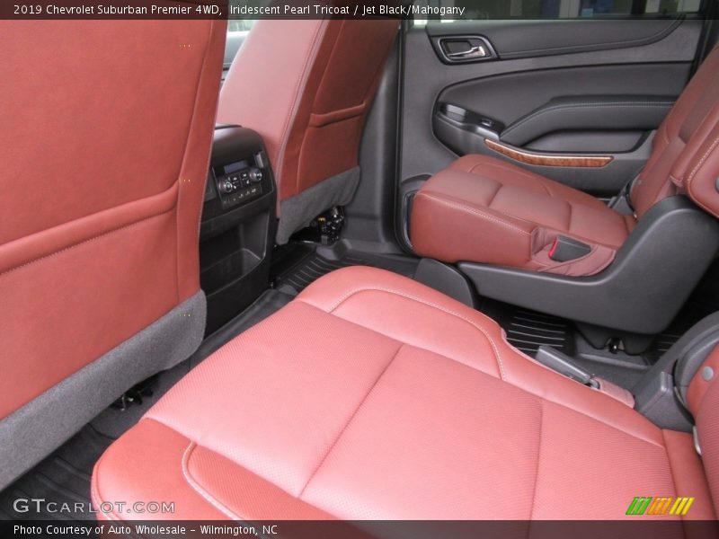 Iridescent Pearl Tricoat / Jet Black/Mahogany 2019 Chevrolet Suburban Premier 4WD