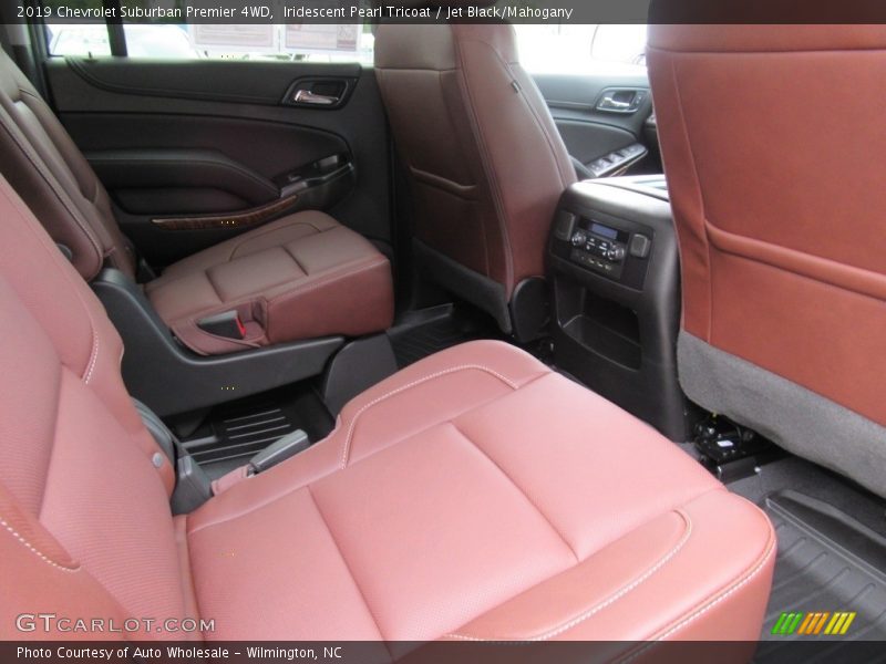 Iridescent Pearl Tricoat / Jet Black/Mahogany 2019 Chevrolet Suburban Premier 4WD