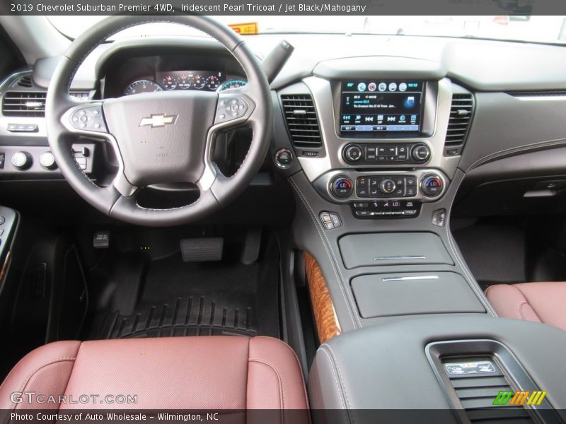 Iridescent Pearl Tricoat / Jet Black/Mahogany 2019 Chevrolet Suburban Premier 4WD