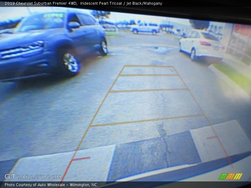 Iridescent Pearl Tricoat / Jet Black/Mahogany 2019 Chevrolet Suburban Premier 4WD
