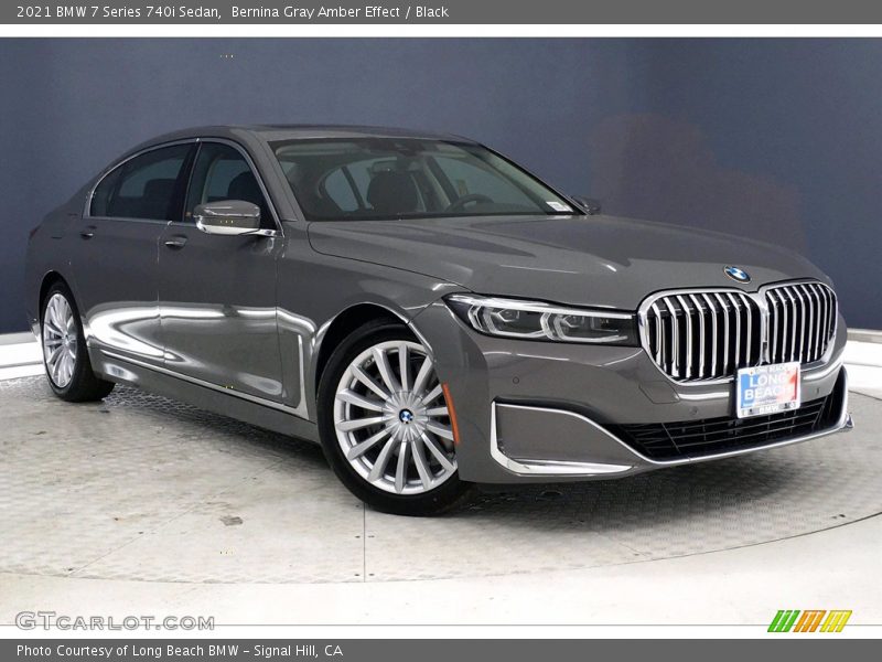 Front 3/4 View of 2021 7 Series 740i Sedan