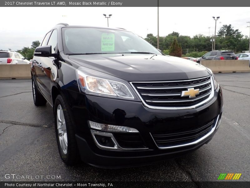 Mosaic Black Metallic / Ebony 2017 Chevrolet Traverse LT AWD