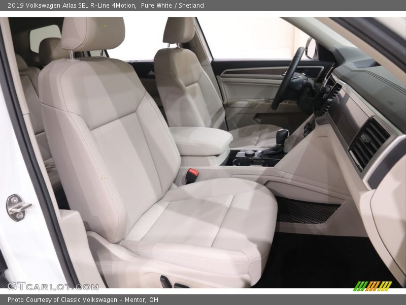 Front Seat of 2019 Atlas SEL R-Line 4Motion