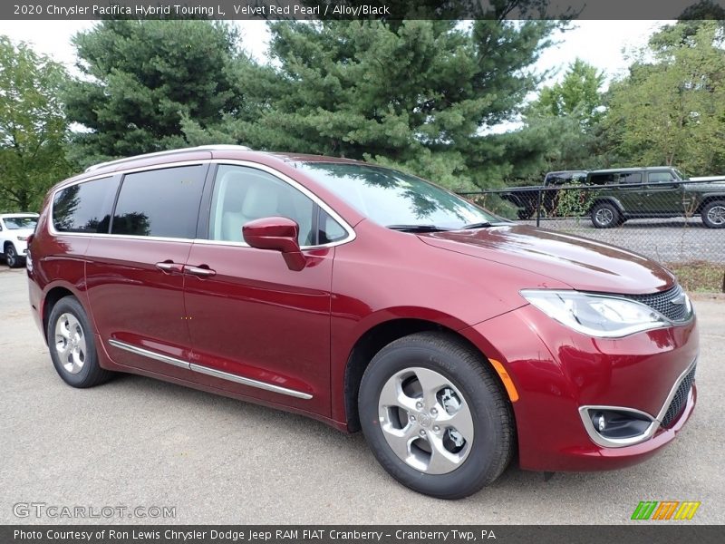 Front 3/4 View of 2020 Pacifica Hybrid Touring L