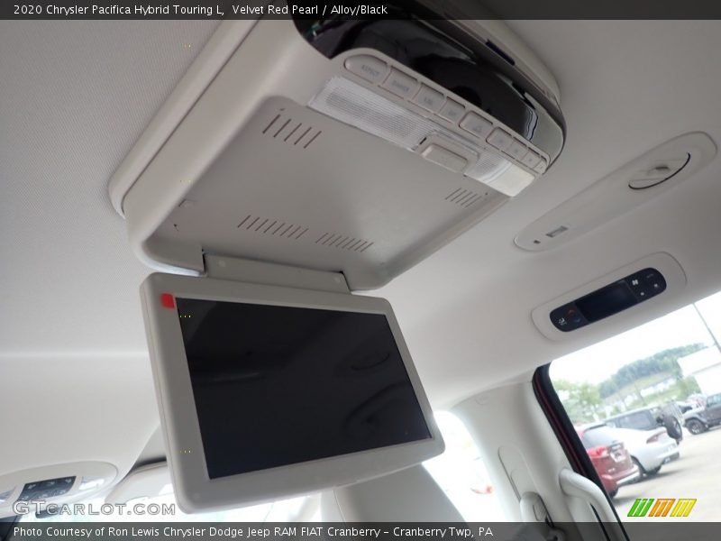 Entertainment System of 2020 Pacifica Hybrid Touring L