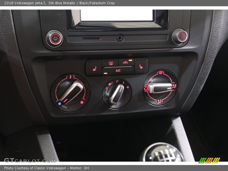 Controls of 2018 Jetta S