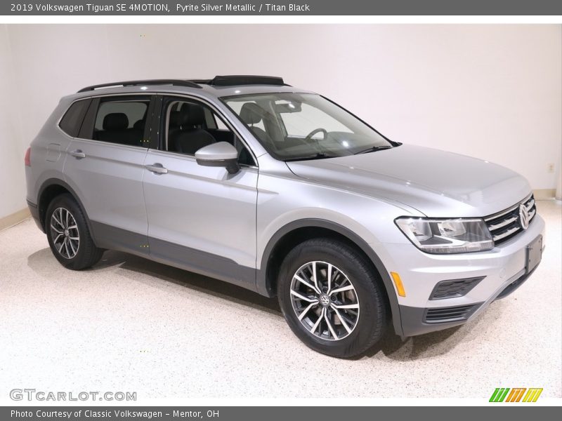 Pyrite Silver Metallic / Titan Black 2019 Volkswagen Tiguan SE 4MOTION
