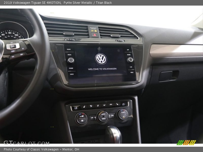 Pyrite Silver Metallic / Titan Black 2019 Volkswagen Tiguan SE 4MOTION