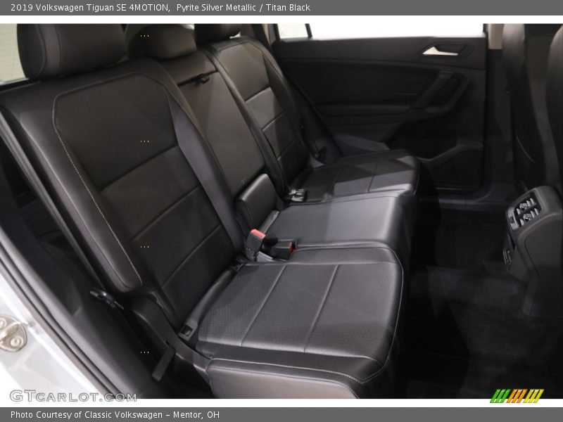 Pyrite Silver Metallic / Titan Black 2019 Volkswagen Tiguan SE 4MOTION