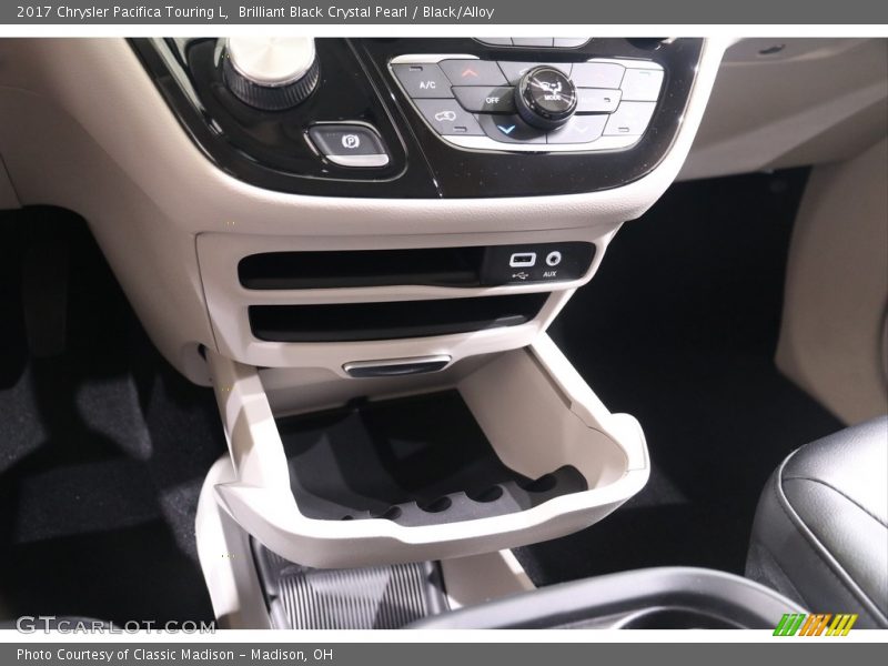 Brilliant Black Crystal Pearl / Black/Alloy 2017 Chrysler Pacifica Touring L