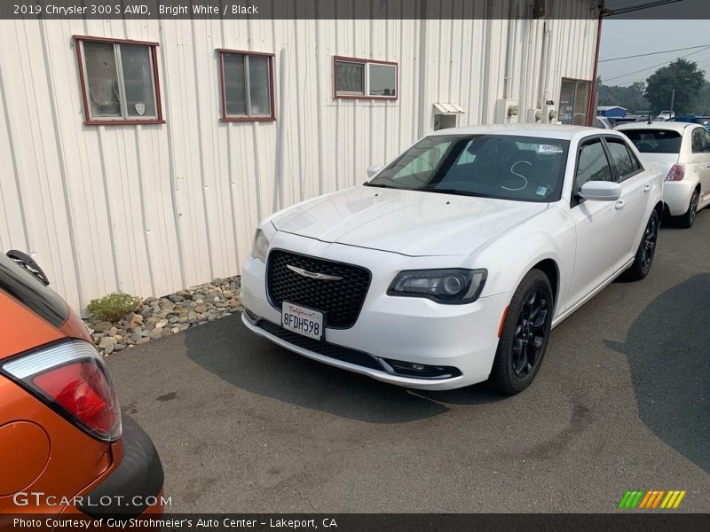 Bright White / Black 2019 Chrysler 300 S AWD