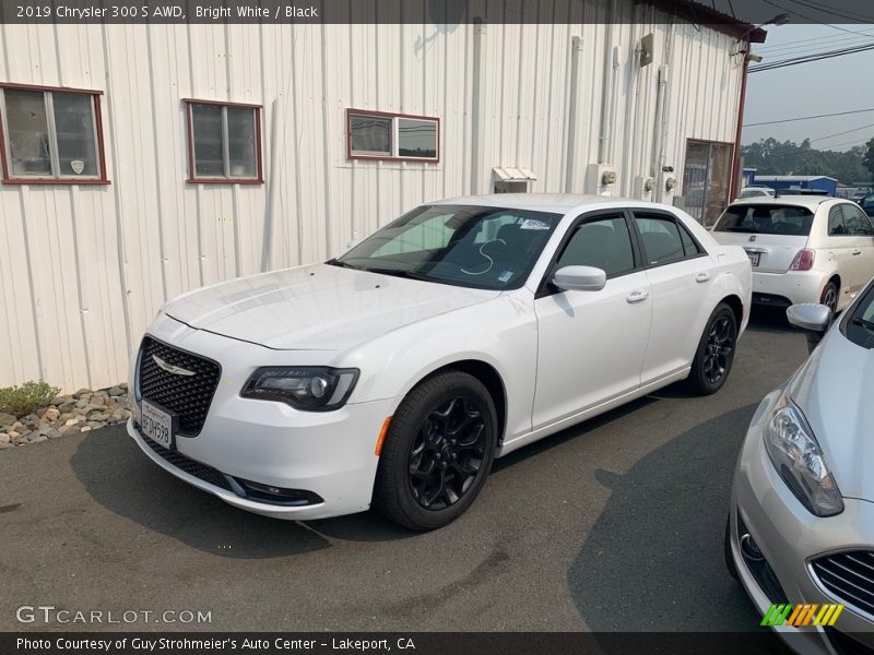 Bright White / Black 2019 Chrysler 300 S AWD