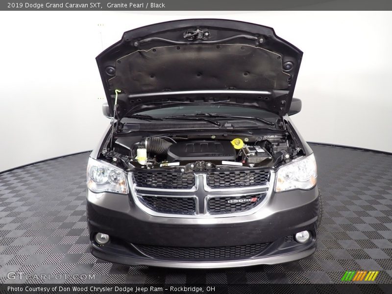 Granite Pearl / Black 2019 Dodge Grand Caravan SXT