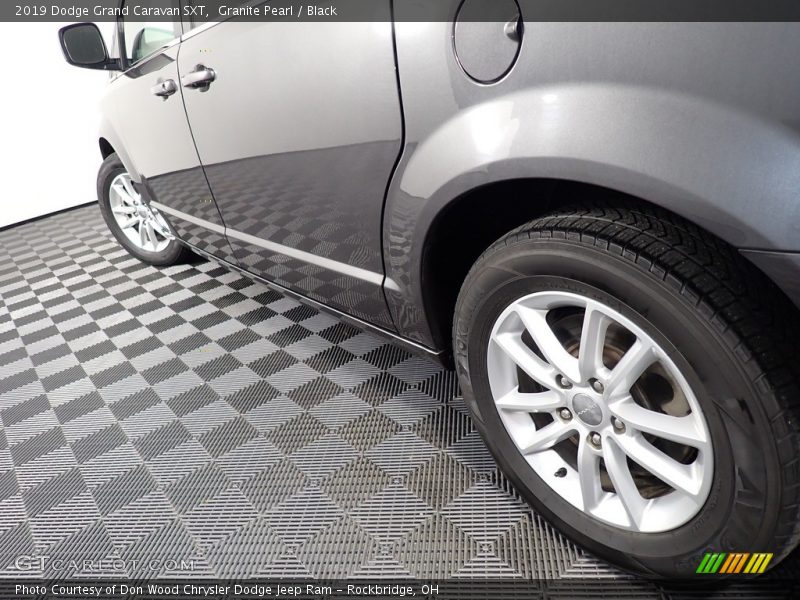 Granite Pearl / Black 2019 Dodge Grand Caravan SXT
