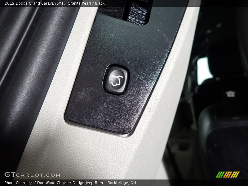 Granite Pearl / Black 2019 Dodge Grand Caravan SXT
