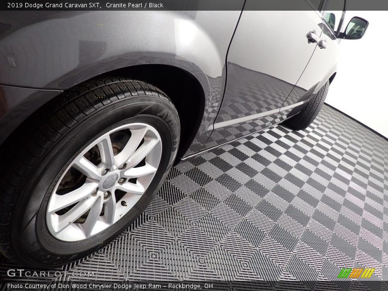 Granite Pearl / Black 2019 Dodge Grand Caravan SXT