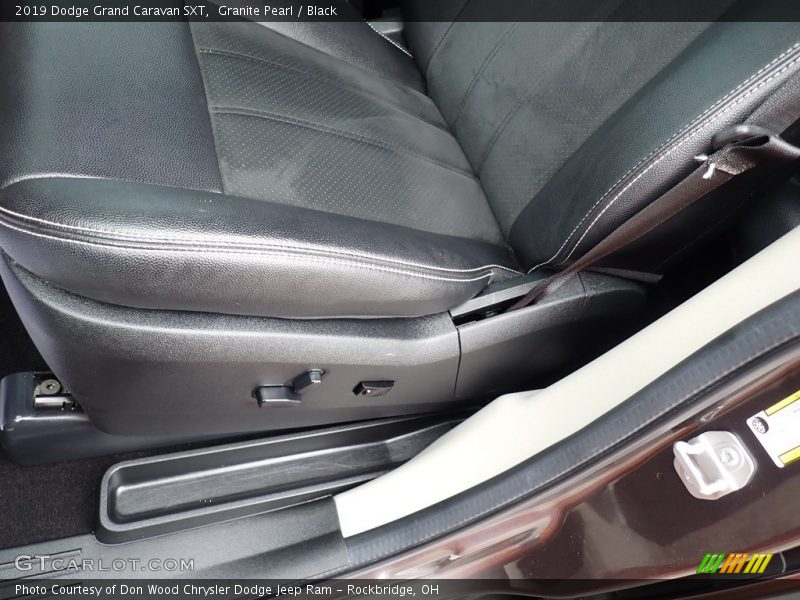 Granite Pearl / Black 2019 Dodge Grand Caravan SXT