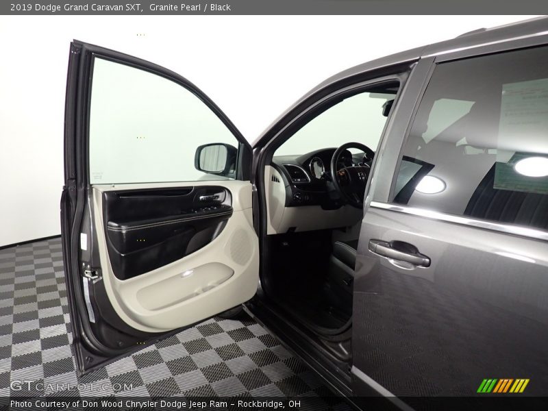 Granite Pearl / Black 2019 Dodge Grand Caravan SXT