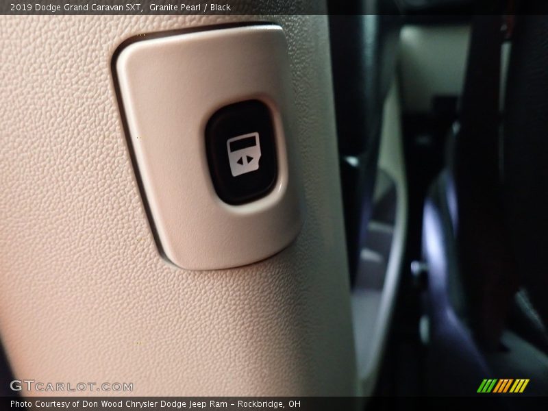 Granite Pearl / Black 2019 Dodge Grand Caravan SXT