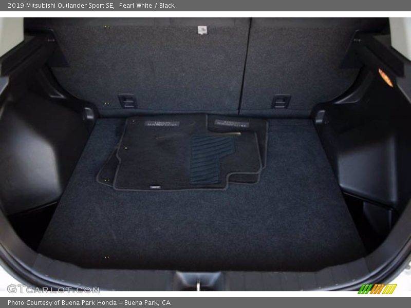 Pearl White / Black 2019 Mitsubishi Outlander Sport SE