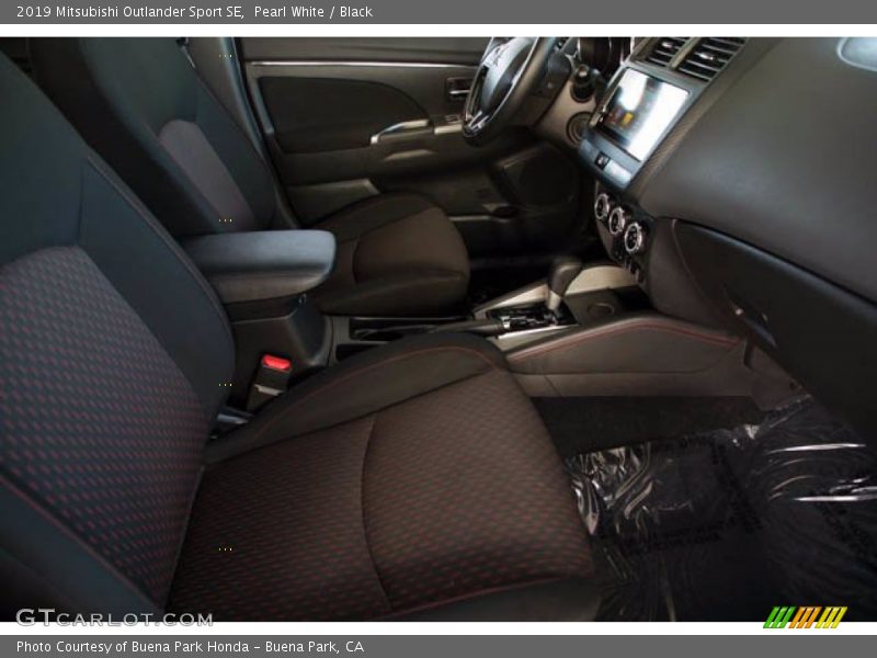 Pearl White / Black 2019 Mitsubishi Outlander Sport SE