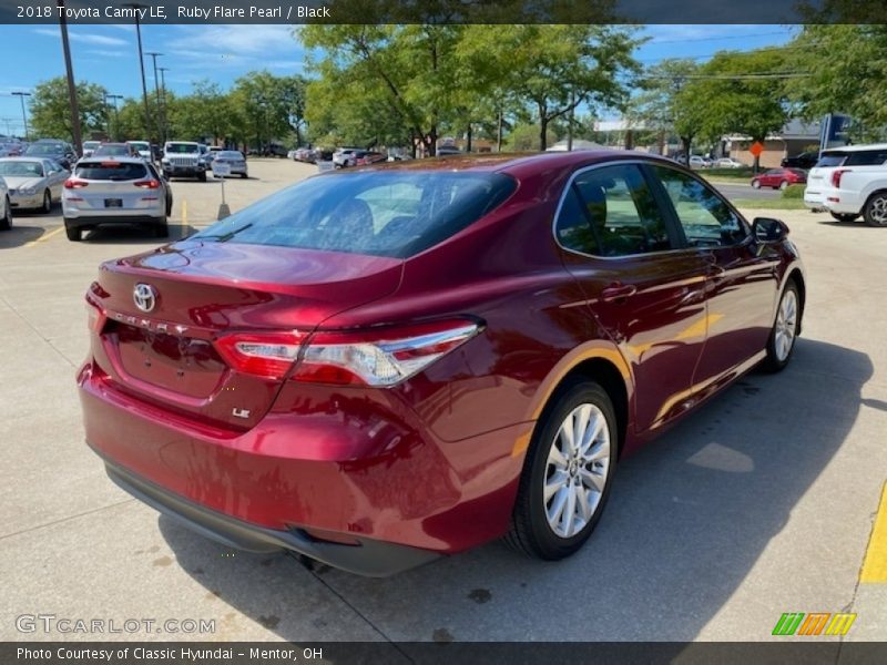 Ruby Flare Pearl / Black 2018 Toyota Camry LE