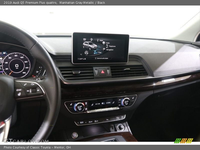 Manhattan Gray Metallic / Black 2019 Audi Q5 Premium Plus quattro