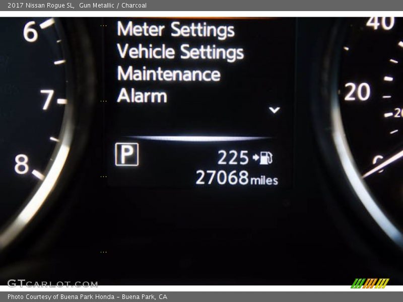 Gun Metallic / Charcoal 2017 Nissan Rogue SL