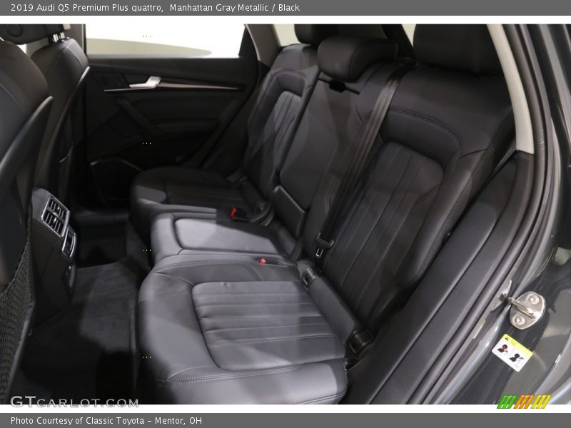 Manhattan Gray Metallic / Black 2019 Audi Q5 Premium Plus quattro