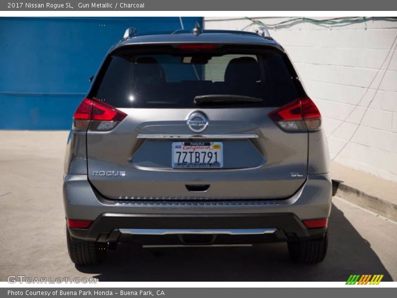 Gun Metallic / Charcoal 2017 Nissan Rogue SL