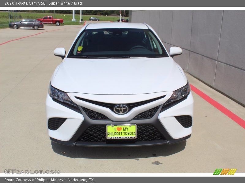 Super White / Black 2020 Toyota Camry SE