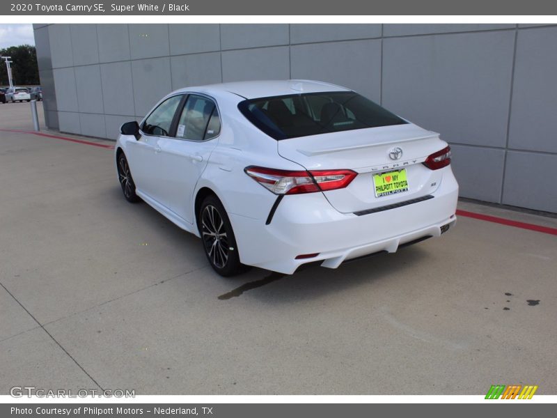 Super White / Black 2020 Toyota Camry SE