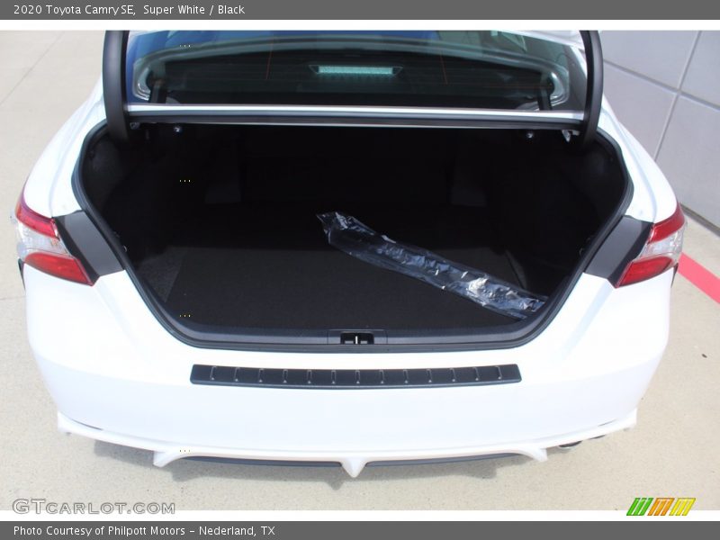 Super White / Black 2020 Toyota Camry SE