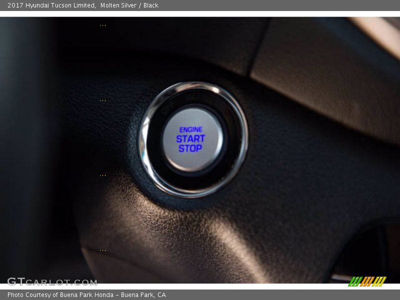 Molten Silver / Black 2017 Hyundai Tucson Limited