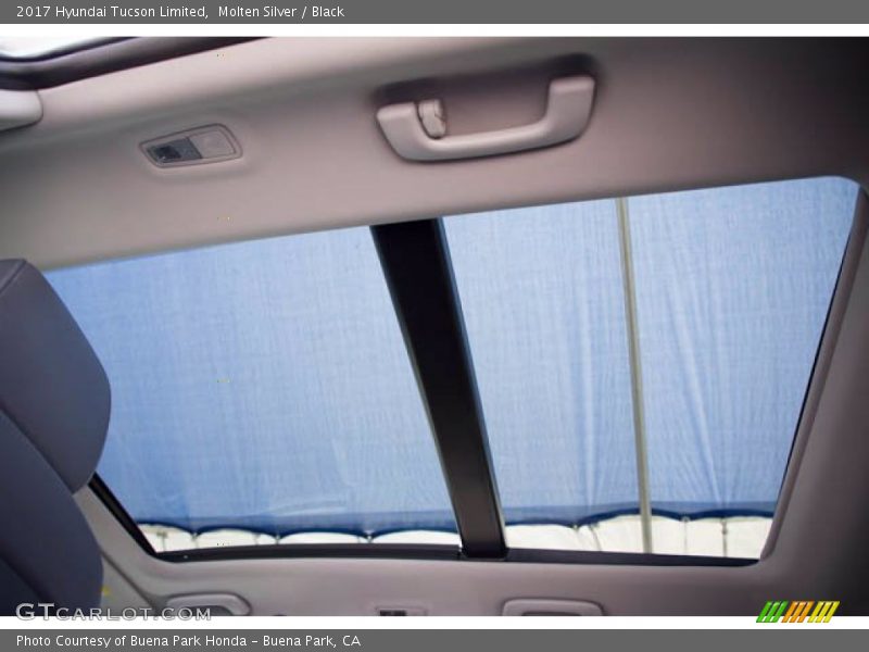 Molten Silver / Black 2017 Hyundai Tucson Limited