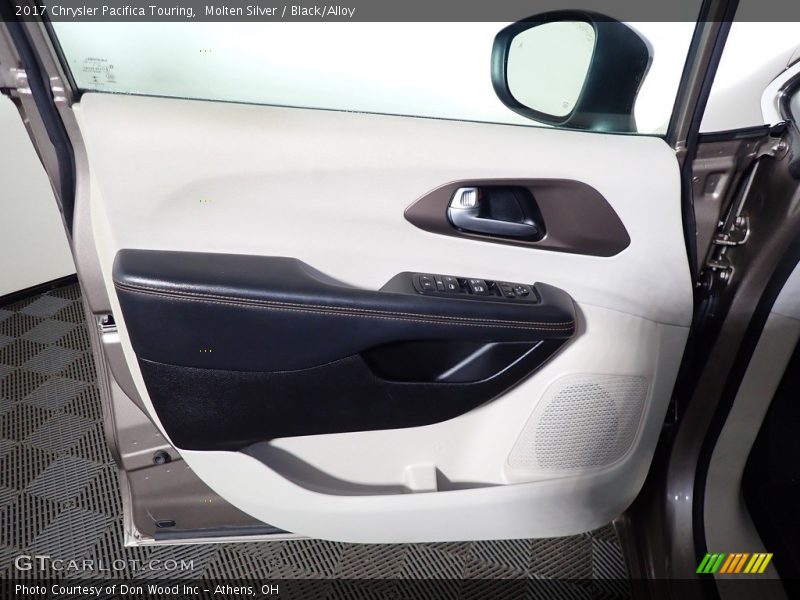Molten Silver / Black/Alloy 2017 Chrysler Pacifica Touring