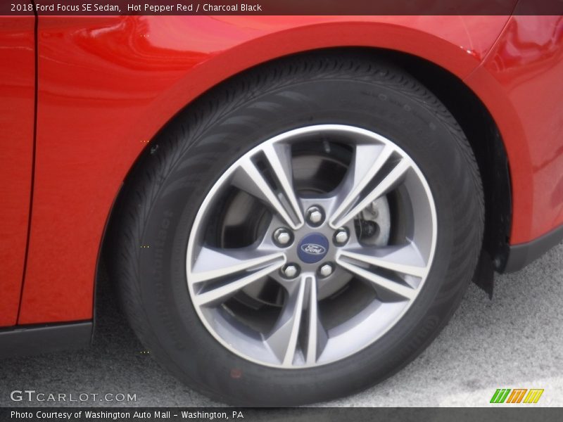 Hot Pepper Red / Charcoal Black 2018 Ford Focus SE Sedan