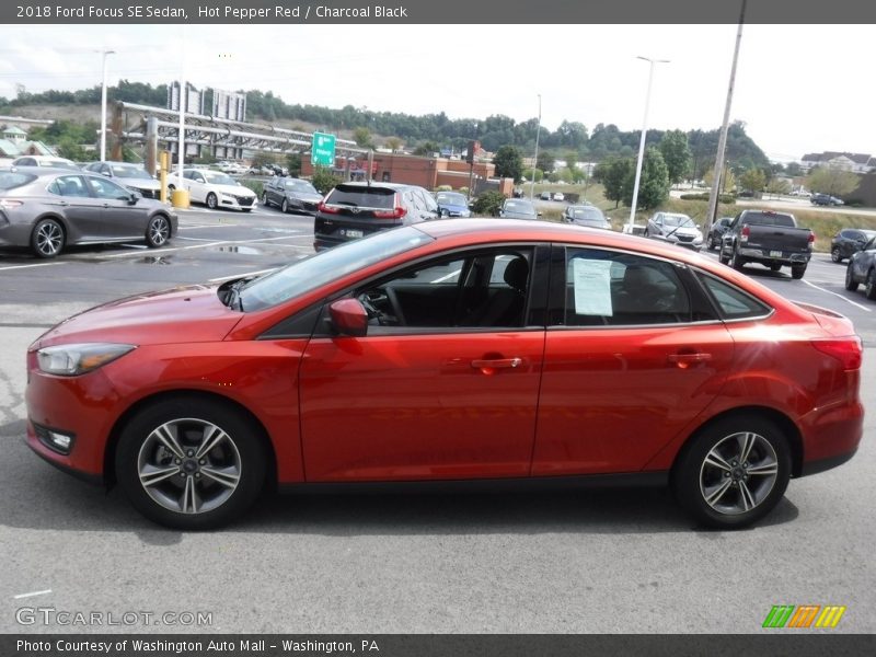 Hot Pepper Red / Charcoal Black 2018 Ford Focus SE Sedan