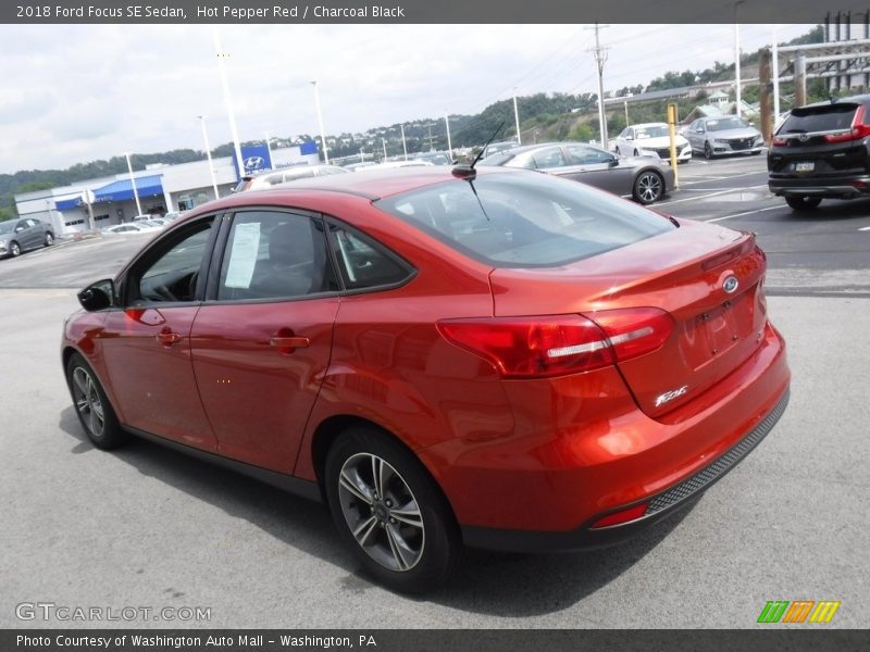 Hot Pepper Red / Charcoal Black 2018 Ford Focus SE Sedan