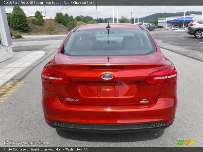 Hot Pepper Red / Charcoal Black 2018 Ford Focus SE Sedan