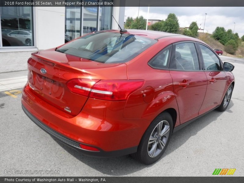 Hot Pepper Red / Charcoal Black 2018 Ford Focus SE Sedan