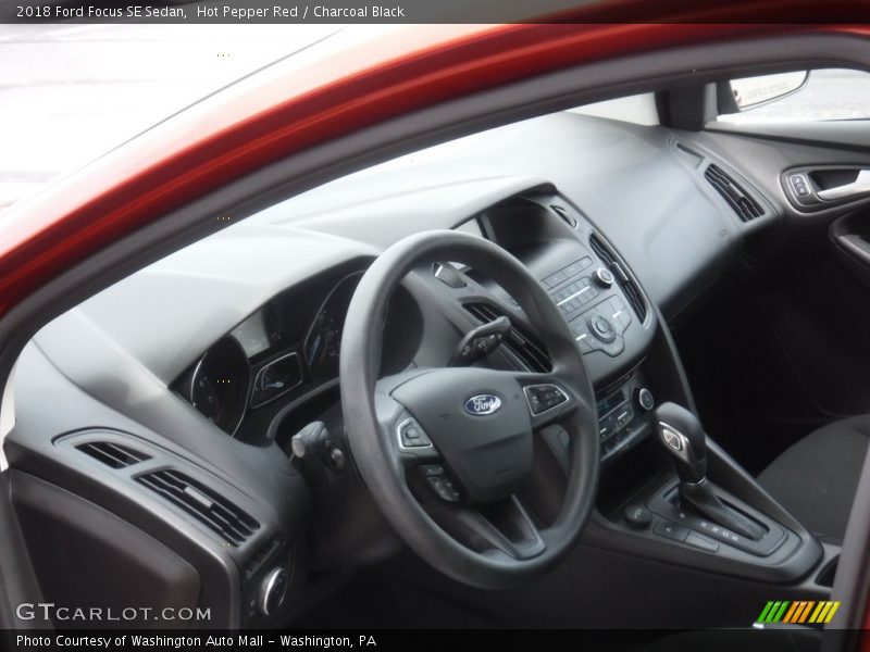 Hot Pepper Red / Charcoal Black 2018 Ford Focus SE Sedan